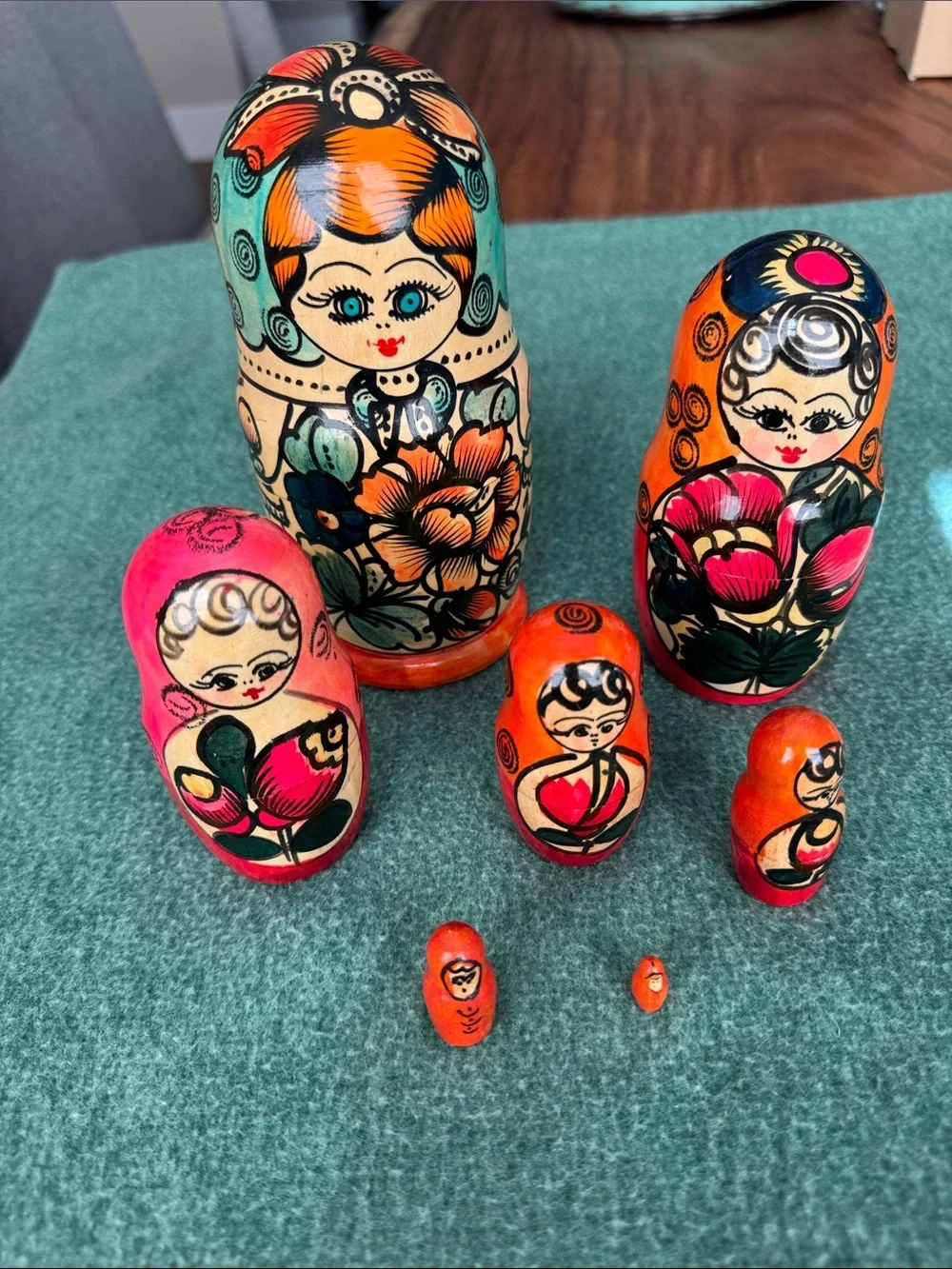 Hand-Painted Russian Nesting Dolls Set - Multicolor